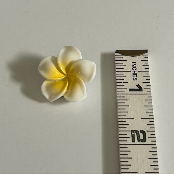 Plumeria White and Yellow Hair Clip Hawaiian Flower (NWOT) - Picture 5 of 6